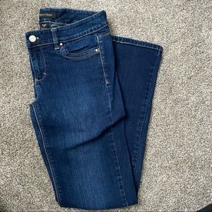 White House Black Market blanc slim ankle size 2